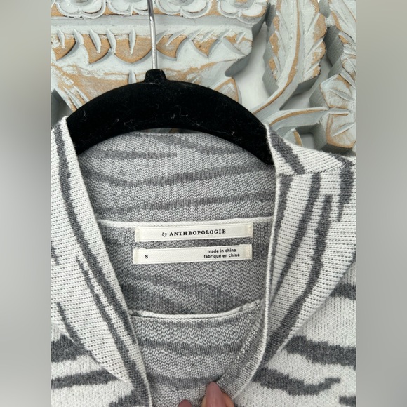 ANTHROPOLOGIE Light Grey White Tiger Striped Lizzie Mock Neck Pullover Sweater S - Picture 6 of 13